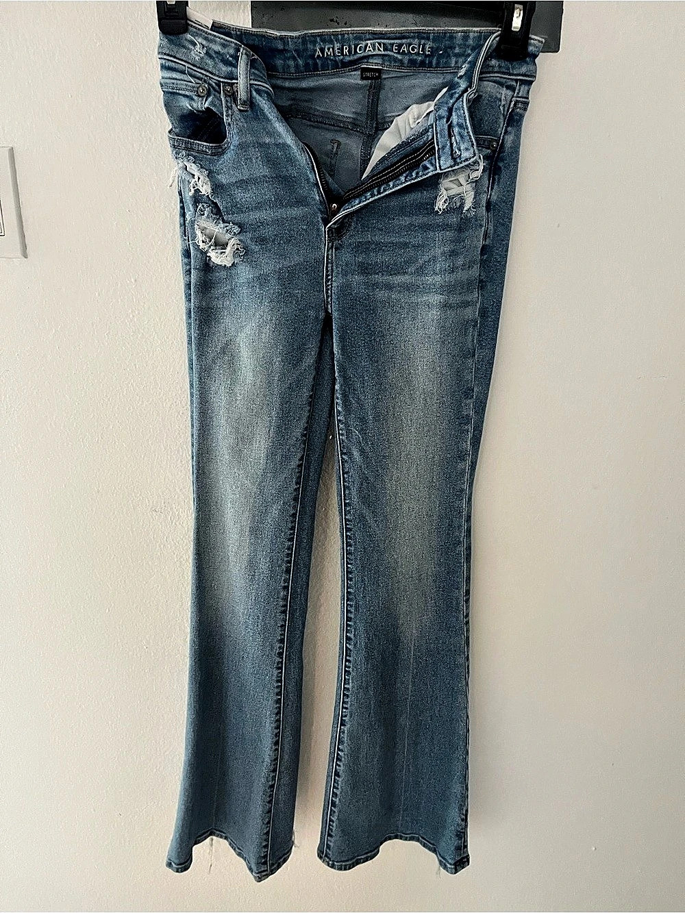 American Eagle Super High-Rise Flare Distressed Flare Jeans in Blue Size 2